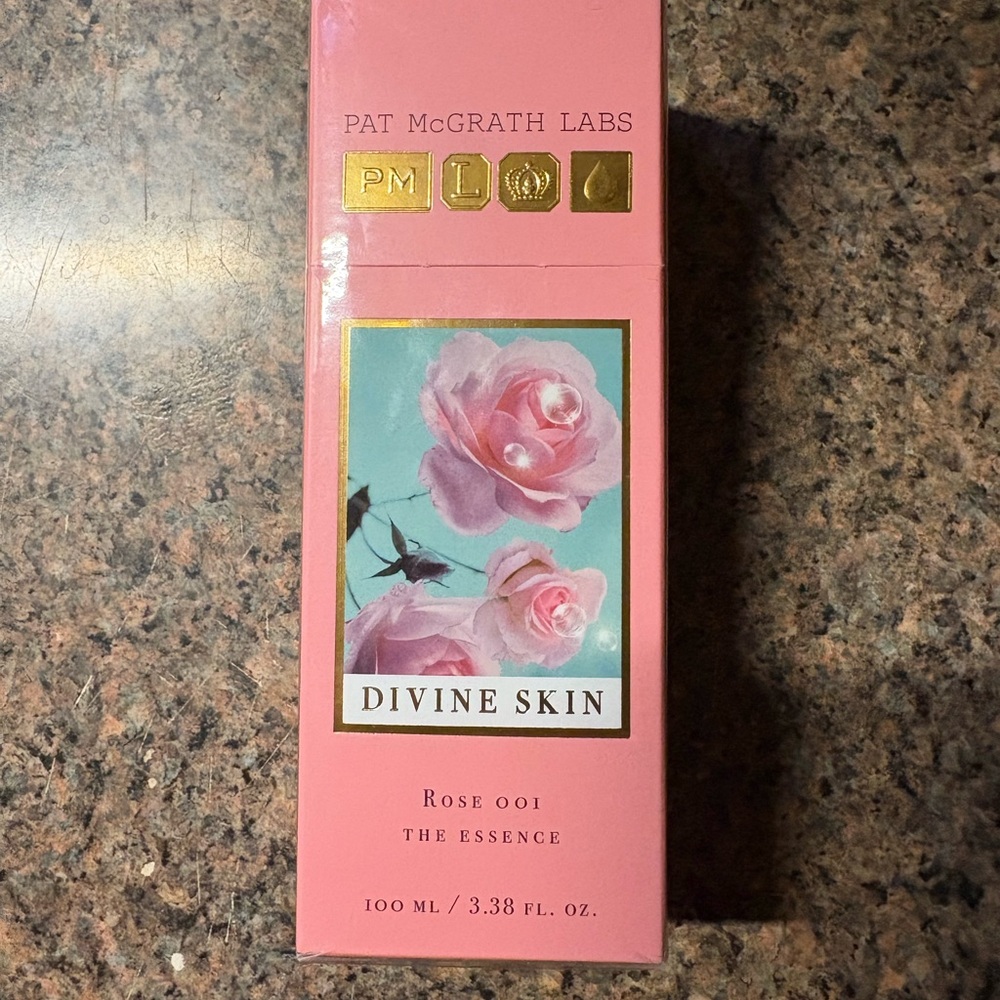Pat McGrath Divine Skin Rose 001 Essence - Pink